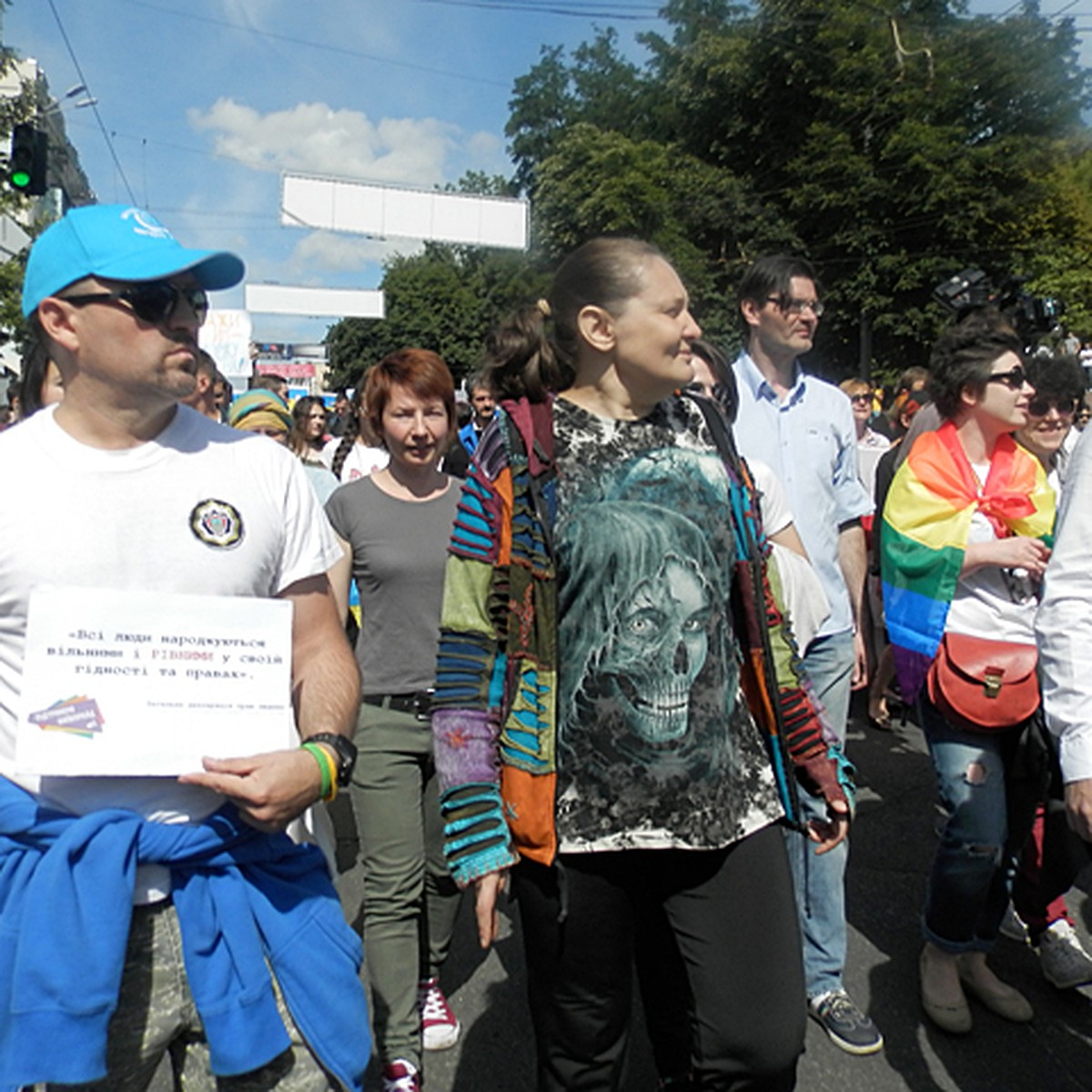 Почему в Киеве можно маршировать в поддержку геев, а за Донбасс - нельзя -  KP.RU