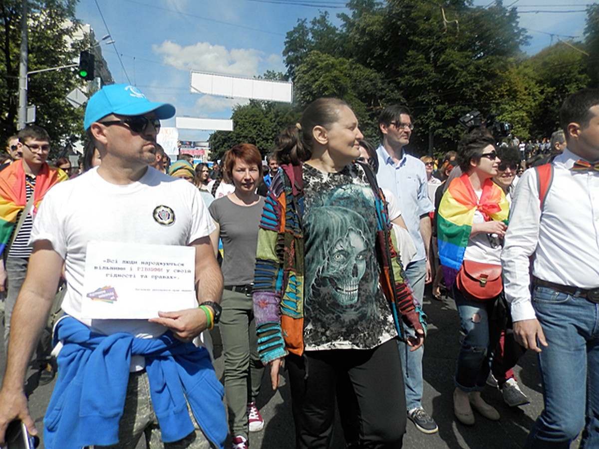 Почему в Киеве можно маршировать в поддержку геев, а за Донбасс - нельзя -  KP.RU