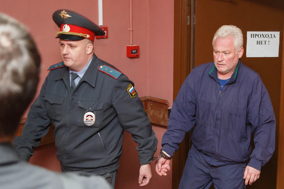 Владимир Долгополов в здании суда