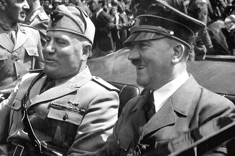 Италия была союзником Гитлера, поэтому Муссолини войну объявил синхронно с Германией