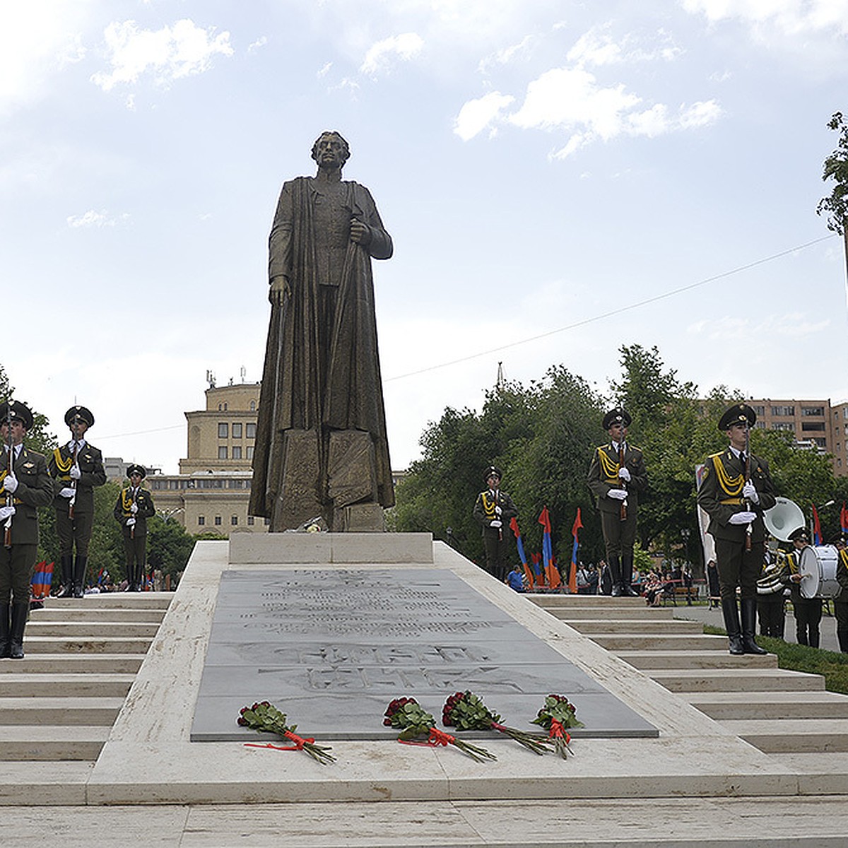 В центре Еревана открыт памятник пособнику Гитлера, осужденному советским  судом - KP.RU