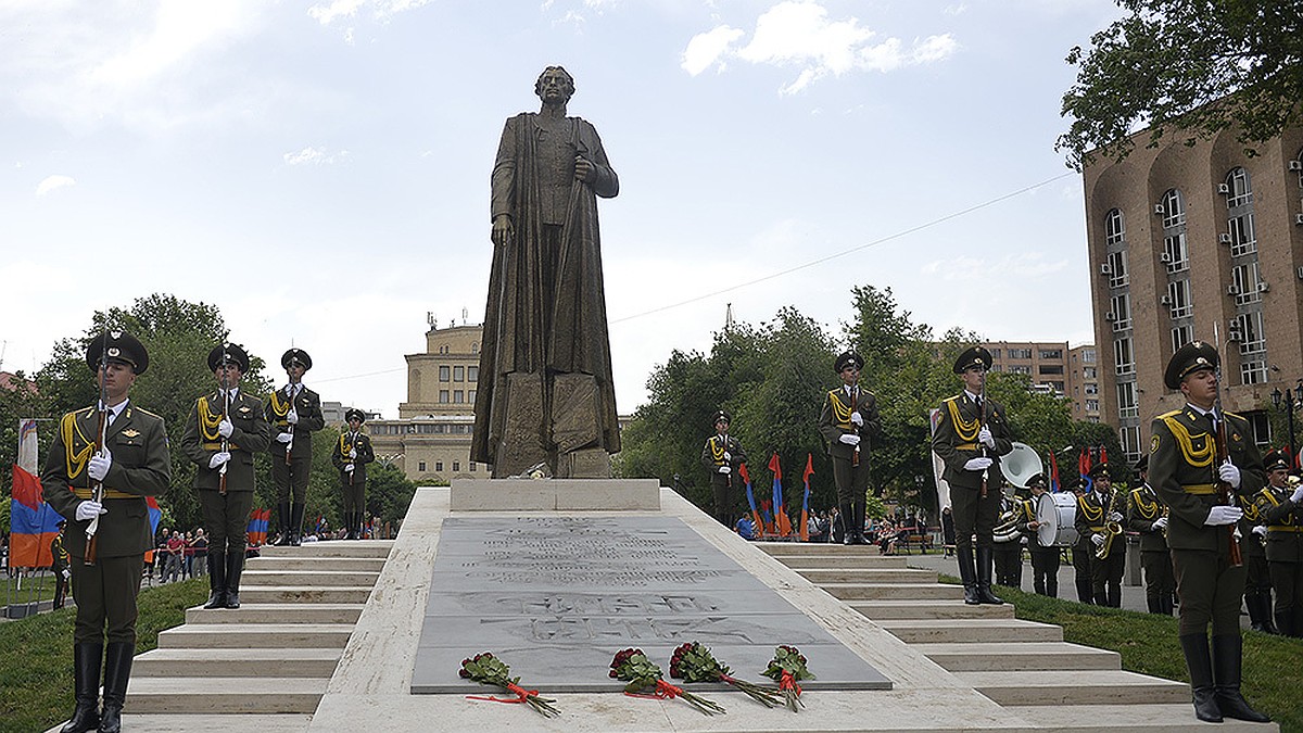 В центре Еревана открыт памятник пособнику Гитлера, осужденному советским  судом - KP.RU