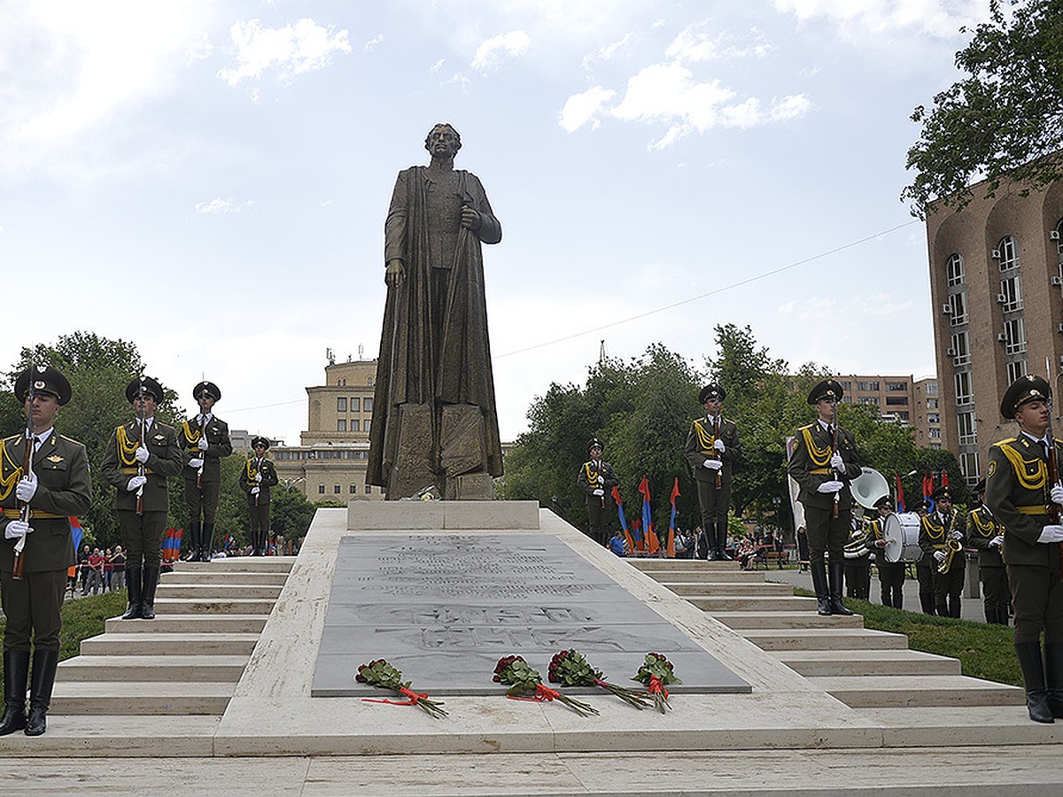 В центре Еревана открыт памятник пособнику Гитлера, осужденному советским  судом - KP.RU