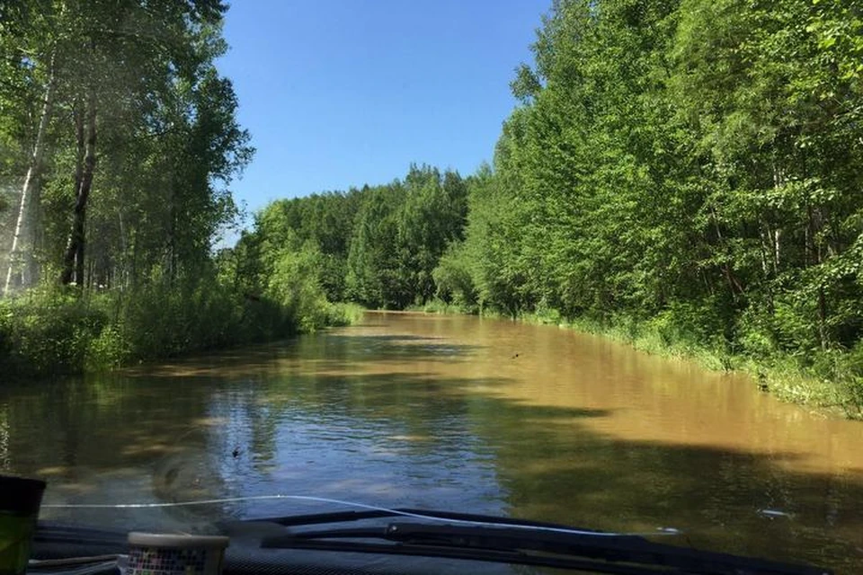 В таком виде дорога между Февральском и переправой. Фото: очевидцев.