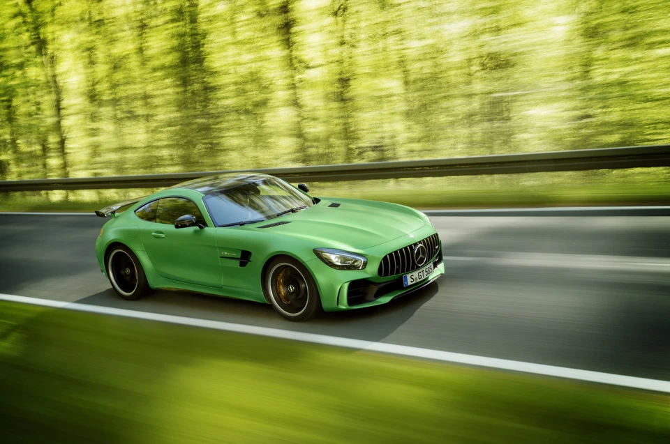 Автомобили Mercedes-AMG GT R будут участвовать в кольцевых гонках. Фото Mercedes