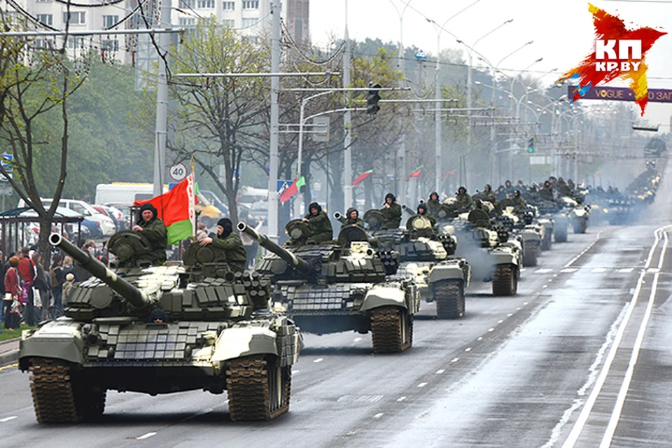 День Независимости в Минске: Парад военной техники, дефиле в вышиванках и J:Морс у Ратуши
