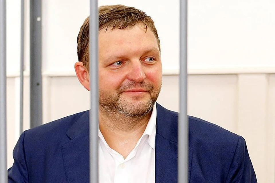 "Это не про политику", - ответил Белых правозащитникам, которые поинтересовались у него: не жалеет ли он о том, что не остался в оппозиции.