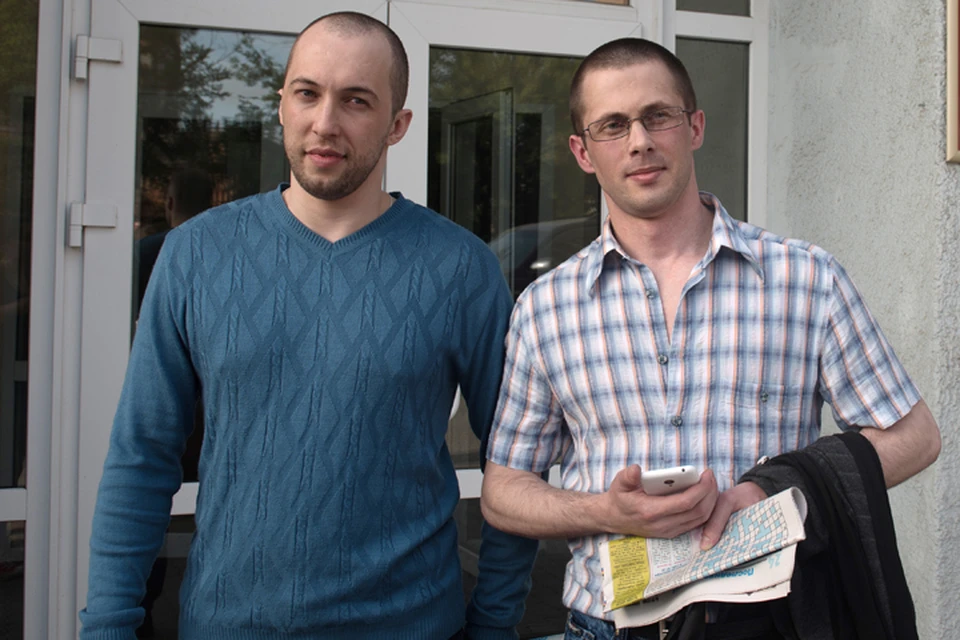 Вадим Ковтун и Алексей Никитин (слева направо), освобожденные в зале суда после оправдательного вердикта присяжных. Фото:Юрий Смитюк/ТАСС