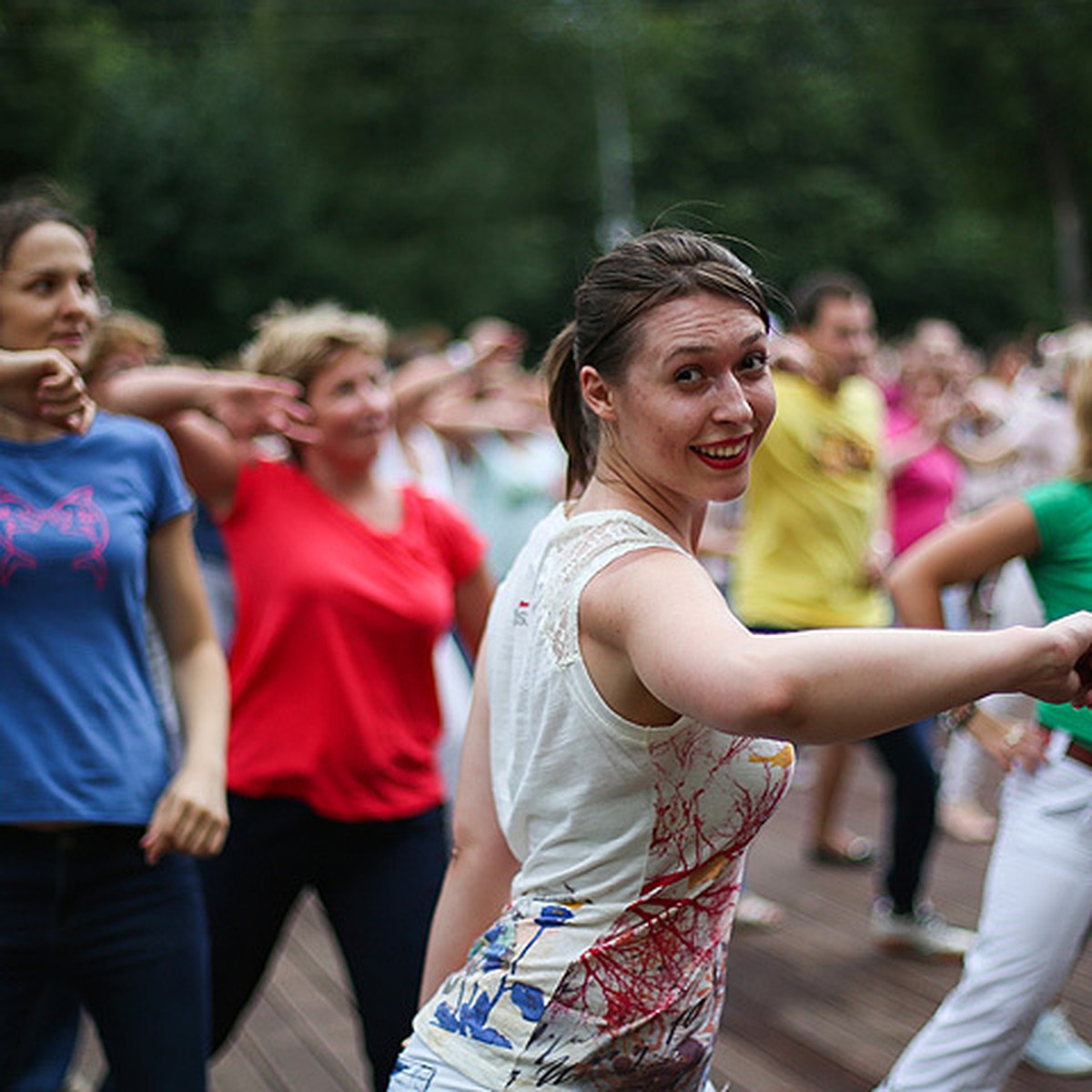 Бесплатные модные танцы в парках Москвы - KP.RU