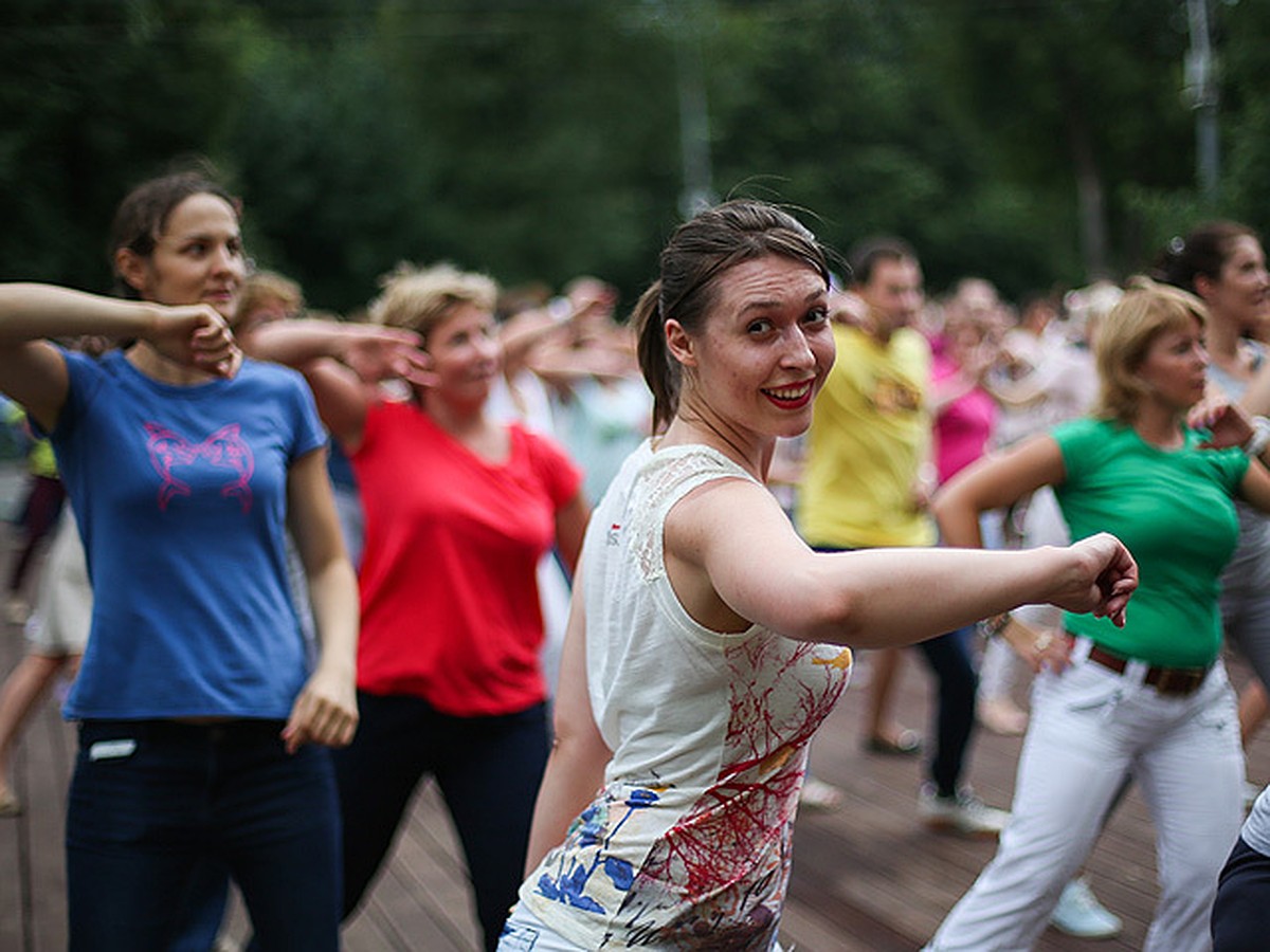 Бесплатные модные танцы в парках Москвы - KP.RU