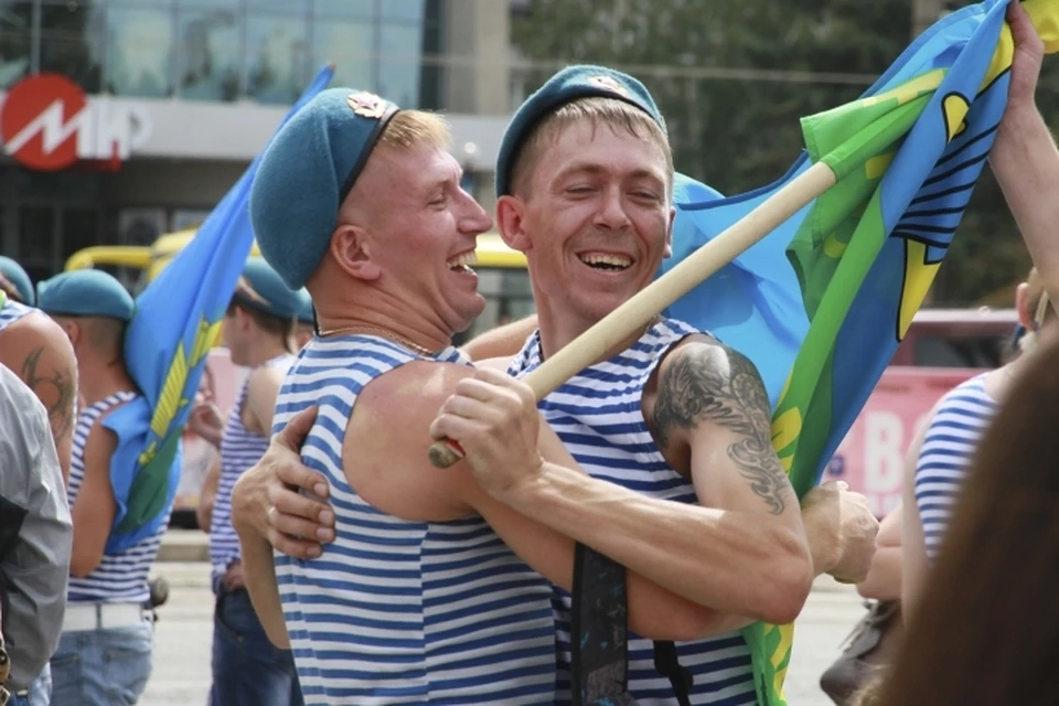 День ВМФ и ВДВ в Саратове: На набережной пройдет «морская дискотека» и десантирование в Волгу