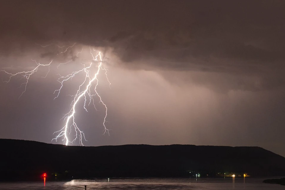 Молнии в Испании. Молния для фотошопа PNG. Разрыв молния картинка. Lightning stroke.