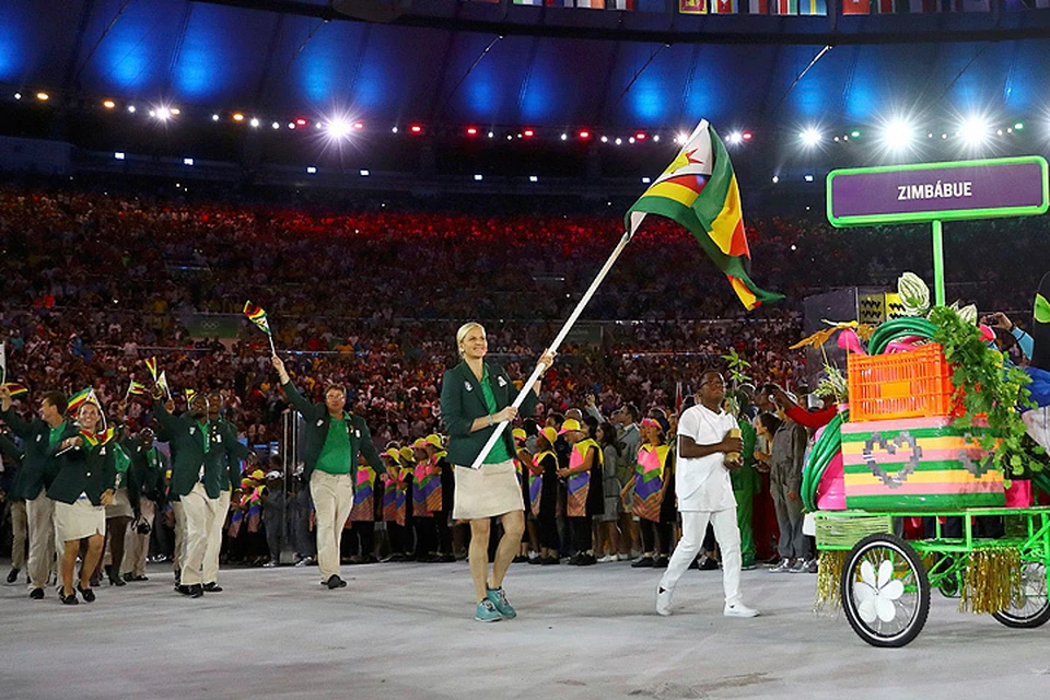 Спортсмены Зимбабве на церемонии открытия Олимпиады 2016.