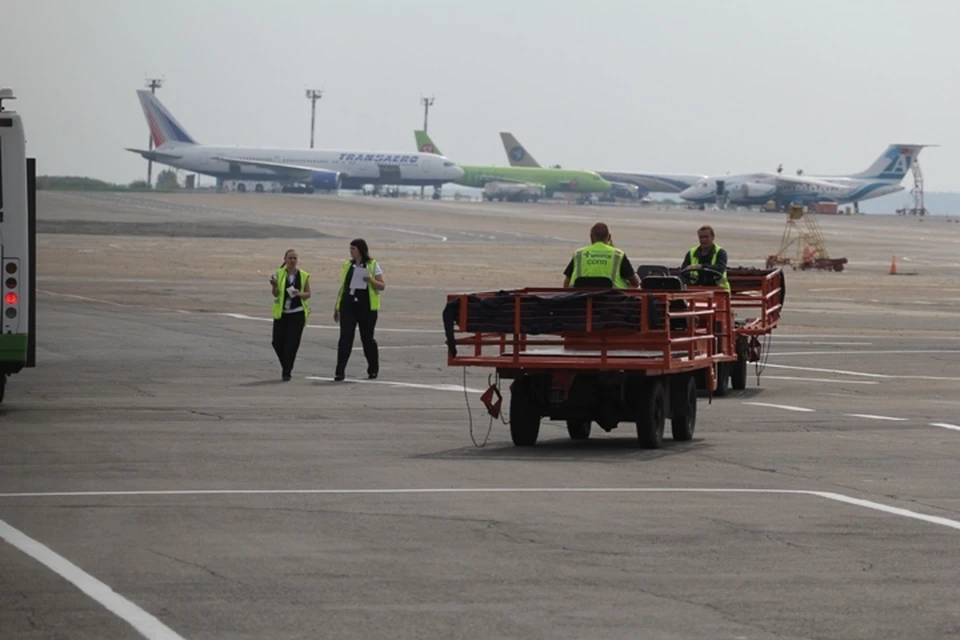Самолет из Иркутска экстренно сел в аэропорту Благовещенска