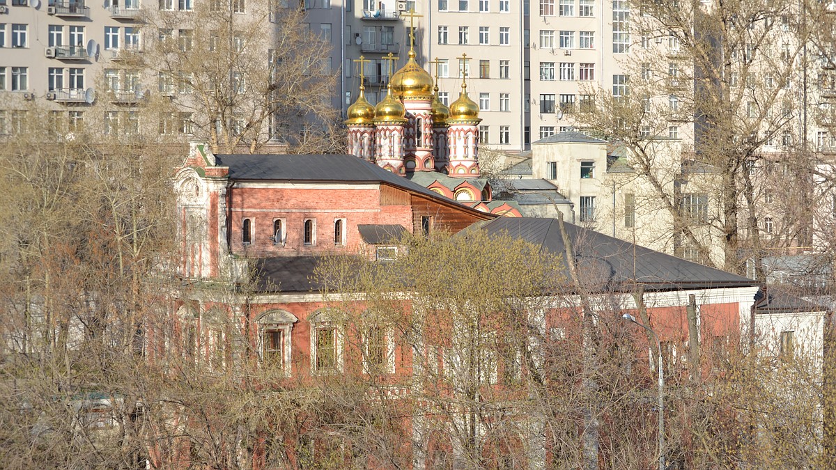 Москва таинственная: за что в средние века убивали жильцов на Берсеневке и  как «Дом на набережной» спас... храм - KP.RU