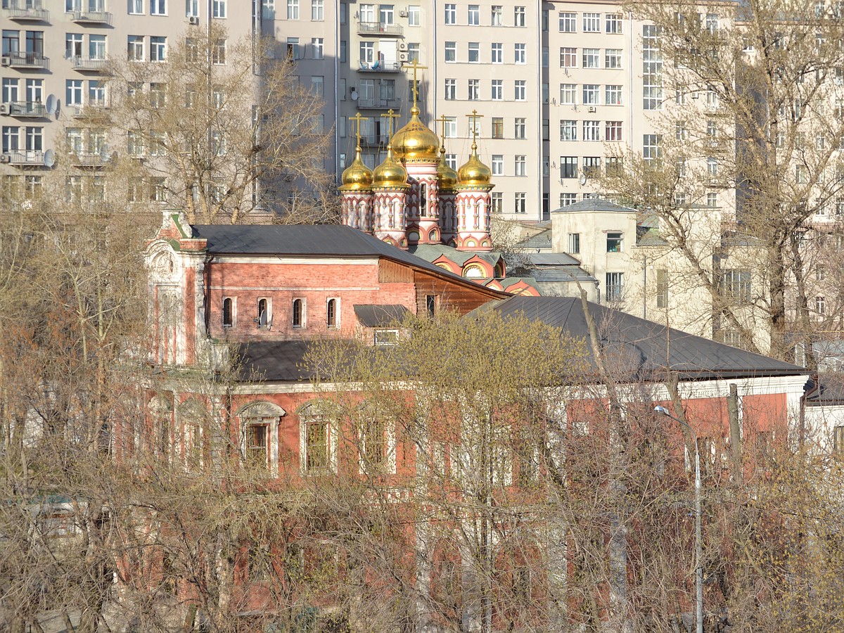 Москва таинственная: за что в средние века убивали жильцов на Берсеневке и  как «Дом на набережной» спас... храм - KP.RU