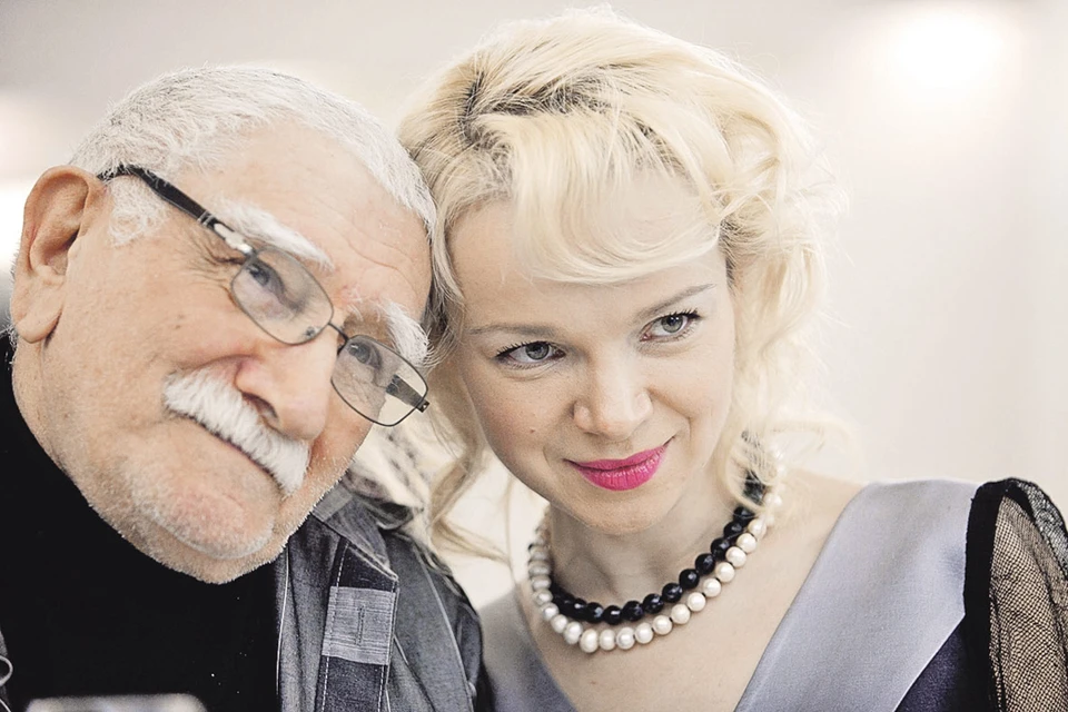 Вот уже почти год 81-летний Армен Борисович счастлив с молодой женой - 37-летней пианисткой Виталиной Цымбалюк-Романовской. Фото: Мария Тер