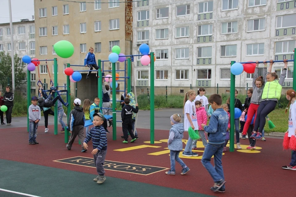 На деньги благотворителей В магаданской области строят детские площадки... Фото: Владимир ГОРЛОВ