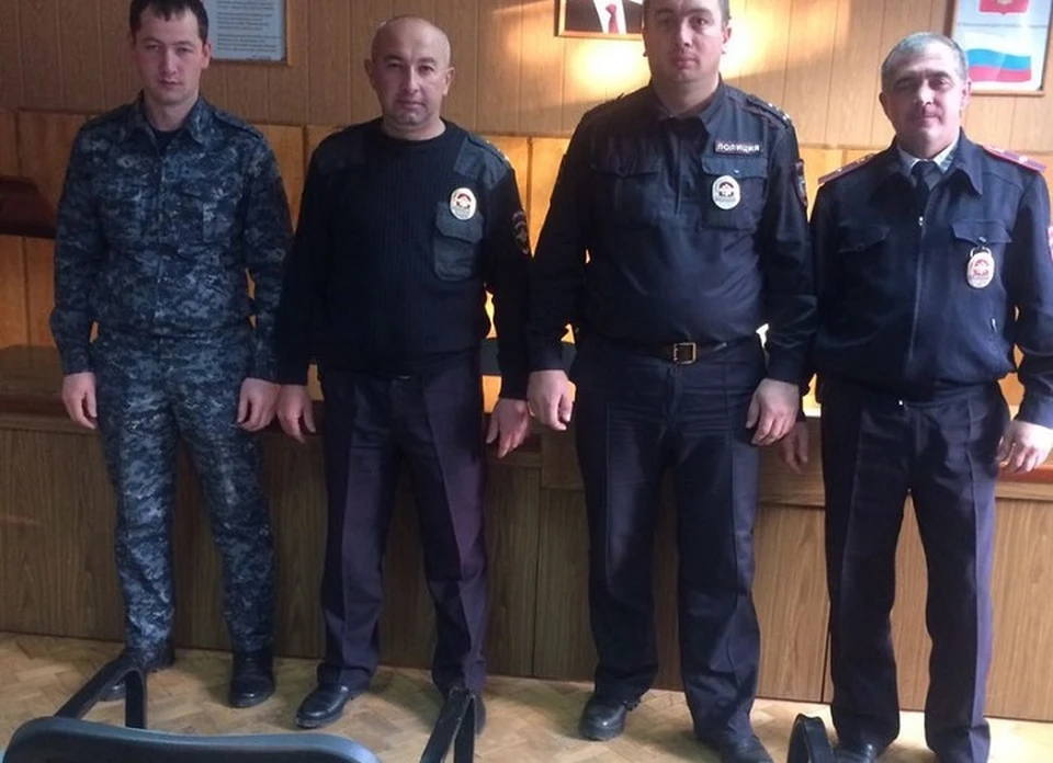 Полицейские, спасшие бабушку Хаджат.