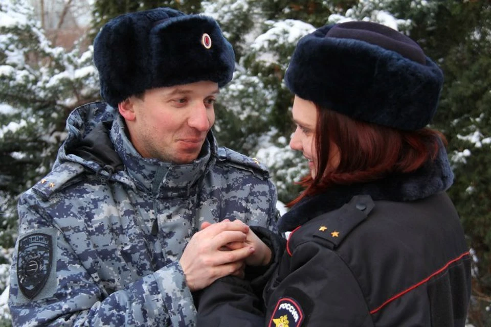 Полиция энгельс. 3 Отдел полиции Энгельс. Романтика с полицейским. Предложение руки и сердца полиция. Про полицию предложения.