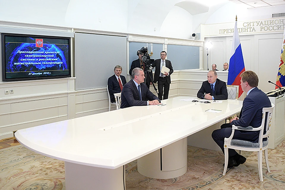 Владимир Путин по видеосвязи лично запустил поставку газа по новому газопроводу, проложенному на полуостров из Краснодарского края. Фото: Алексей Дружинин/ТАСС
