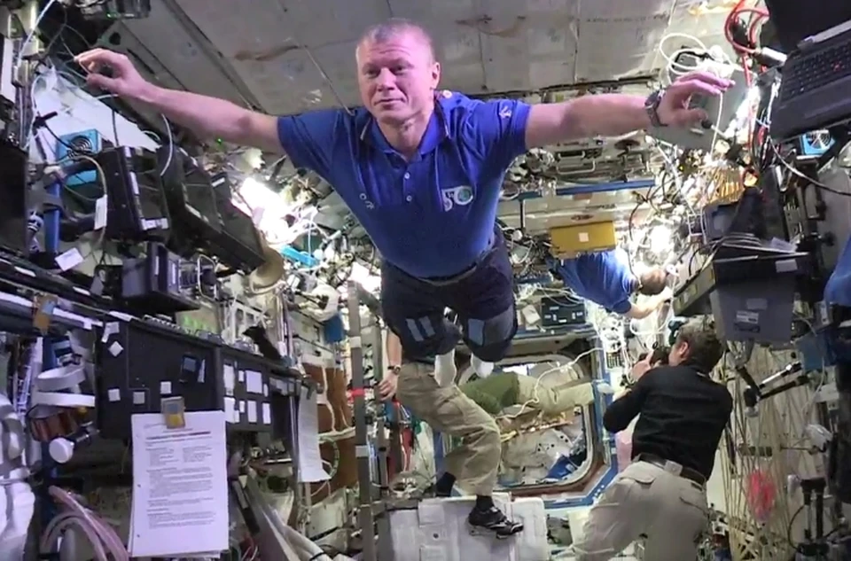 Ролик, продолжительностью 24 секунды, дает возможность представить как работают космонавты