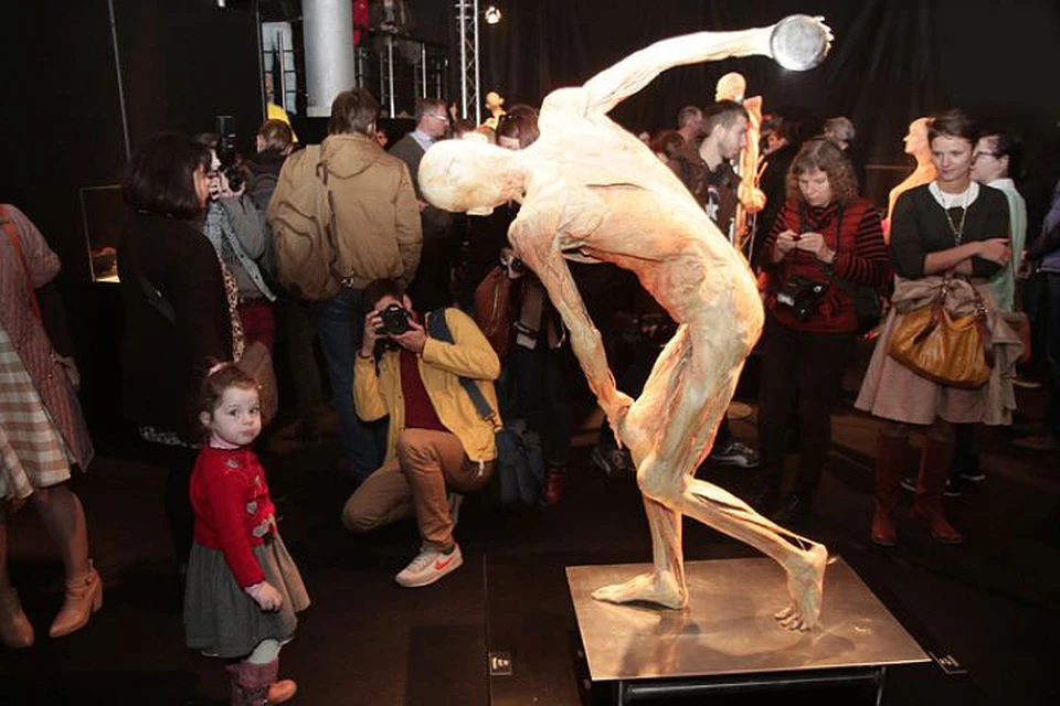 Кто знает, может быть доктор Гюнтер фон Хагенс изобрел метод превращения тела человека в скульптуру методом пластинации, прочитав «Живой труп» Льва Толстого?