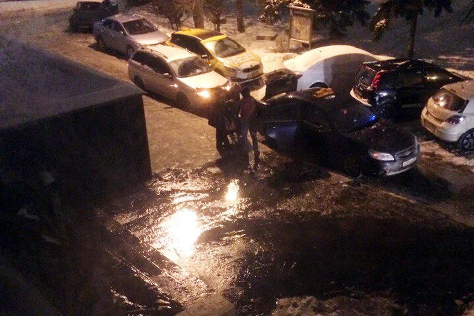 Химки потоп сегодня. Потоп в Химках. Потоп в Химках сегодня. Прорвало канализацию в Химках. Химки затопило сегодня