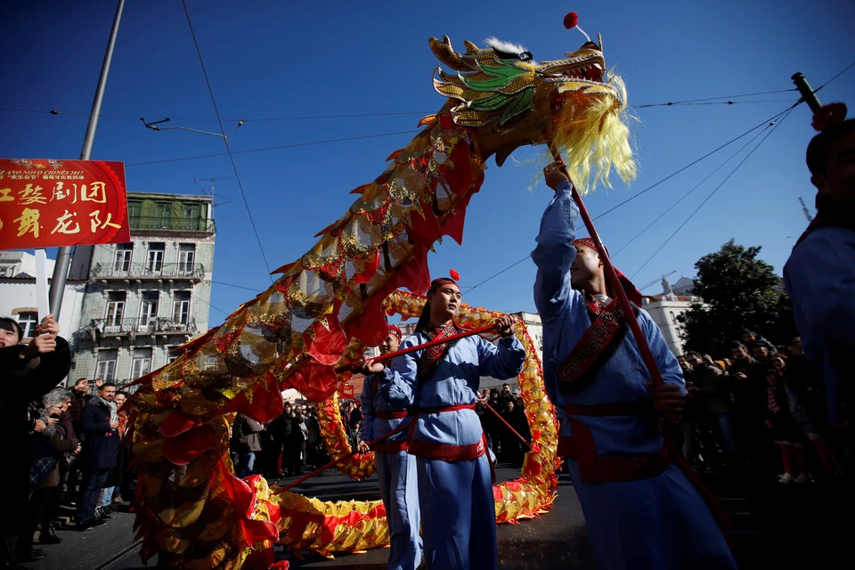 Уличное празднование китайского Нового года.