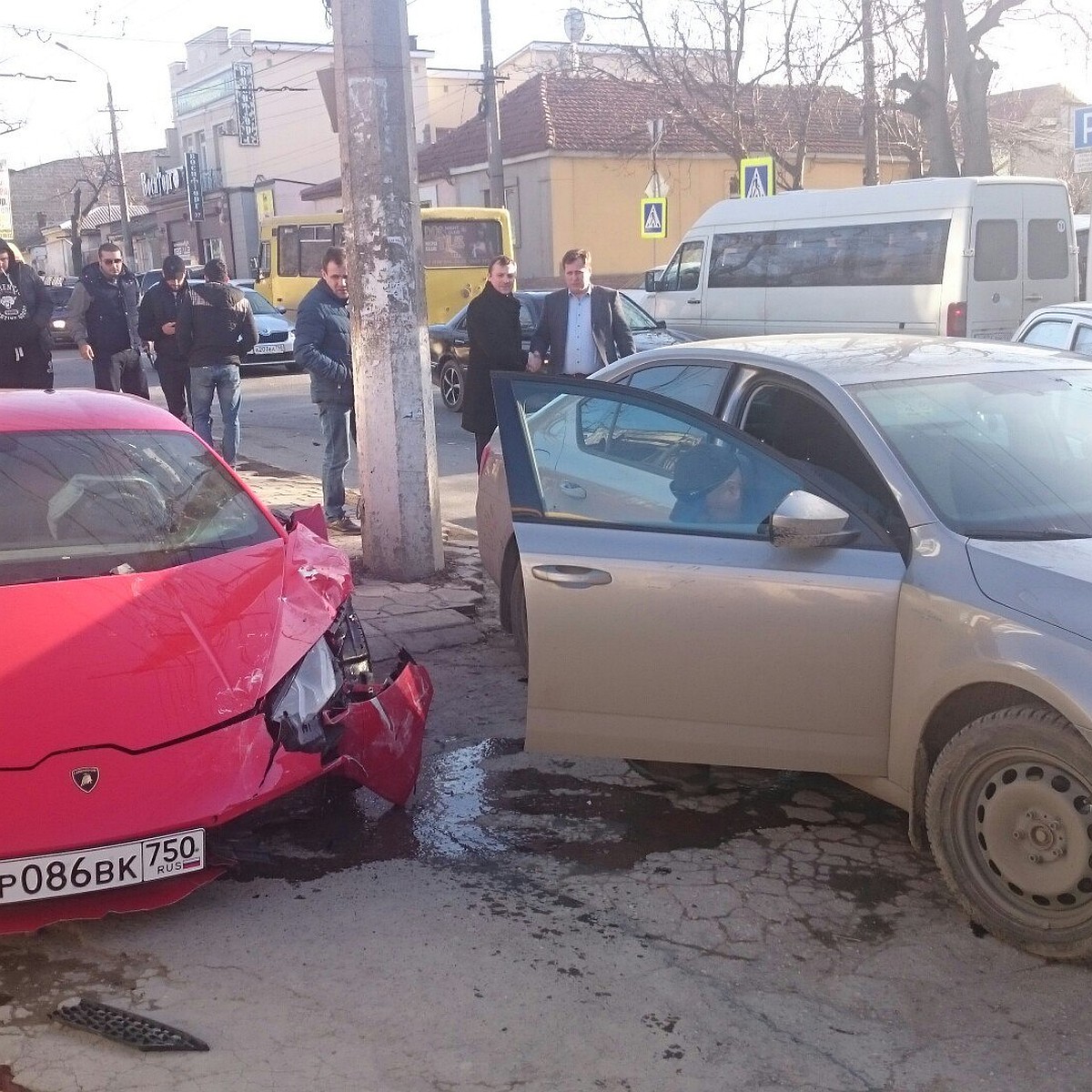 Маленький Matiz угробил дорогущий Lamborghini: Только за ремонт бампера  придется заплатить 2-3 миллиона рублей - KP.RU