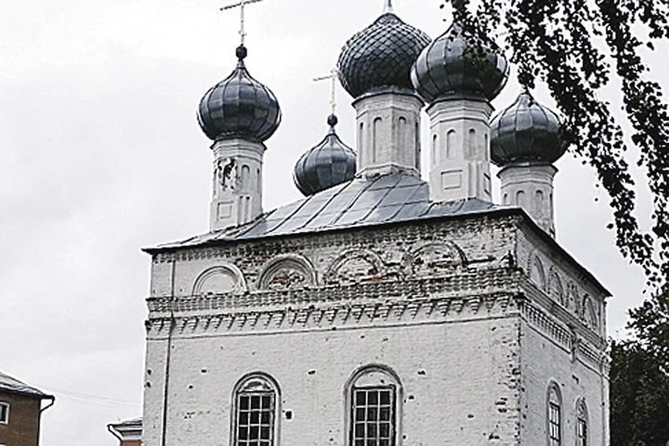 Кинешемский предприниматель Александр Сурков выкупил здание у московских бизнесменов за 500 тысяч рублей и уже передал все права на него Русской Православной Церкви.