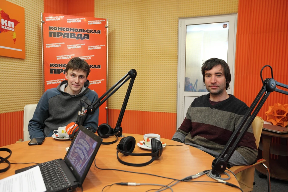 Спортсмены-скалолазы Александр Шейкин и Никита Пешков