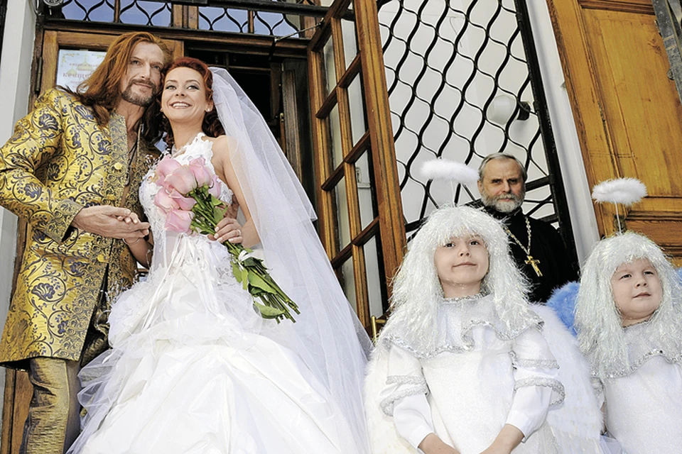 Венчание Джигурды и Анисиной тоже было похоже на шоу.