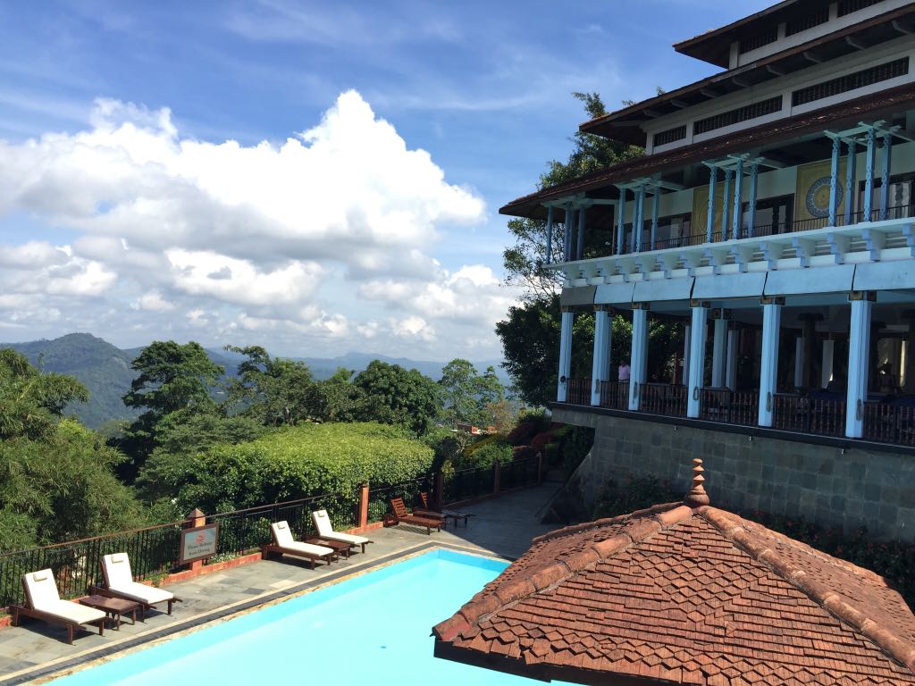 В трехзвездочных отелях в Крыму есть бассейны.