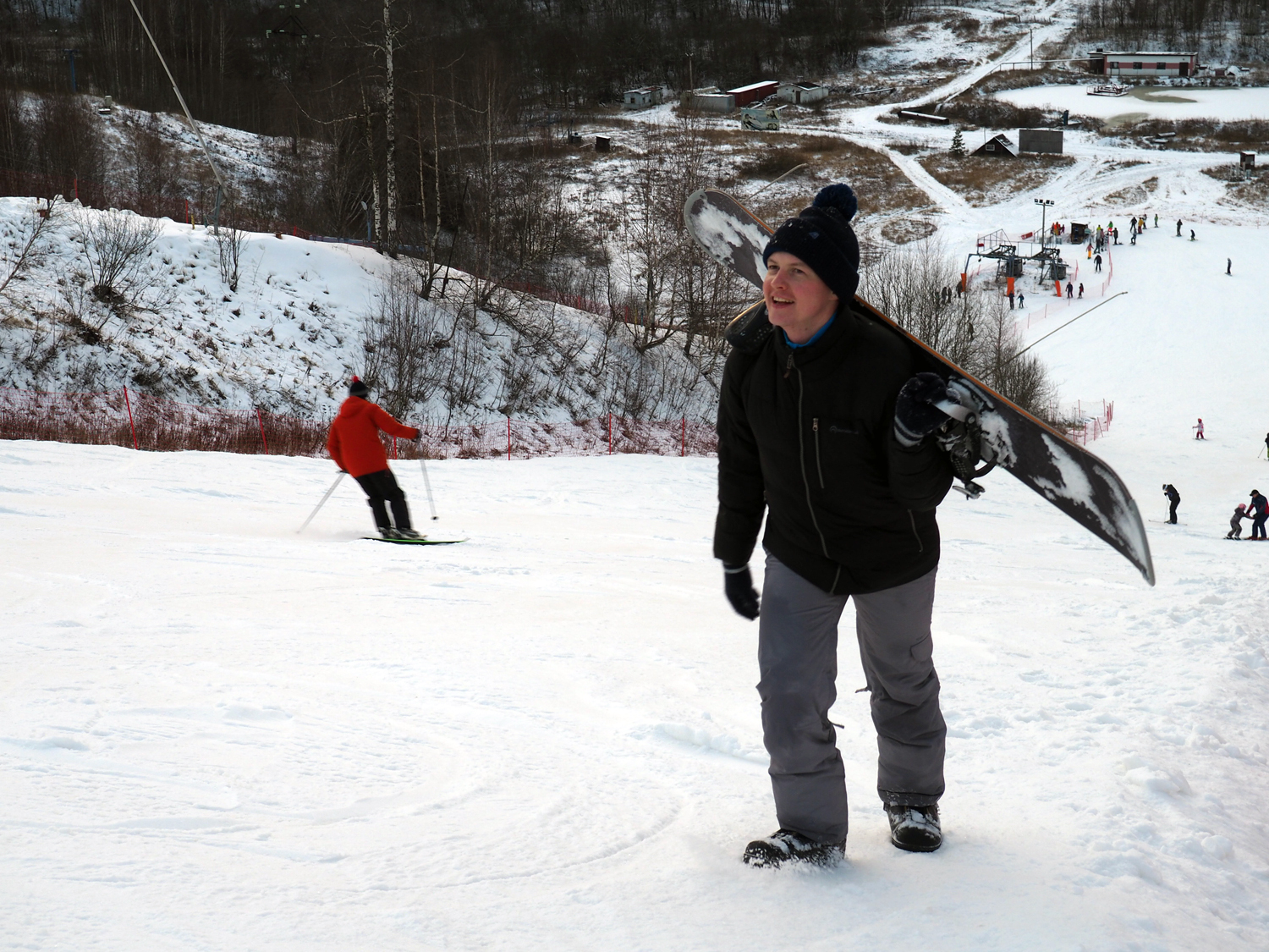 На склонах и после обеда было предостаточно народу