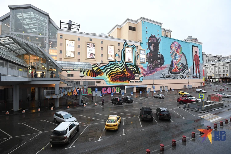 Стрит-арт в большом городе: во что превратили ТЦ «Атриум» уличные художники - KP.RU
