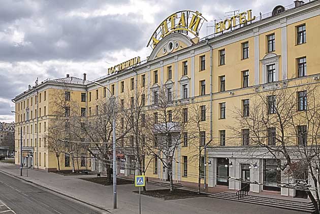 Советские отели перестраивают и продают населению.