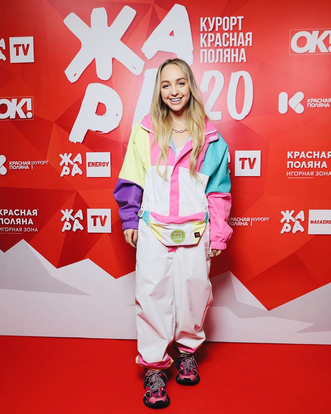 Мари Краймбрери следует последним вечерним трендам на спортивное. Фото: Жара ТВ.