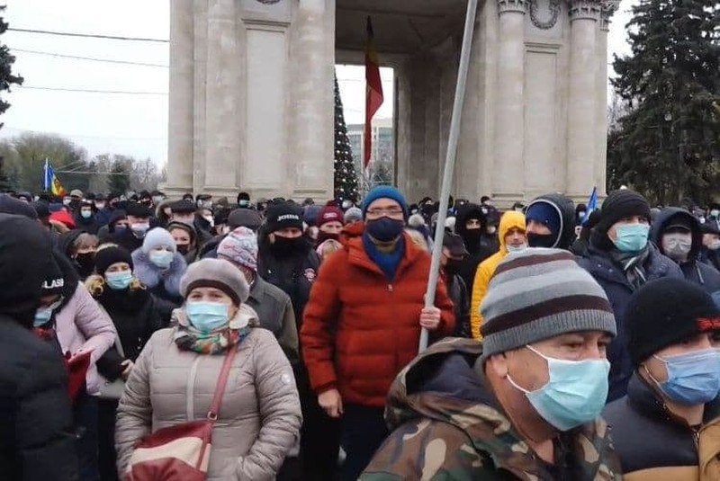 Ренато три часа протоптался у сцены.