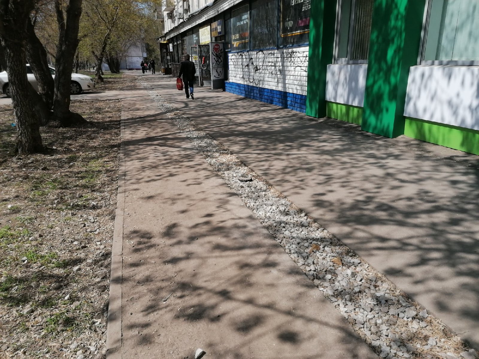 Изуродовали тротуар - и на этом все?