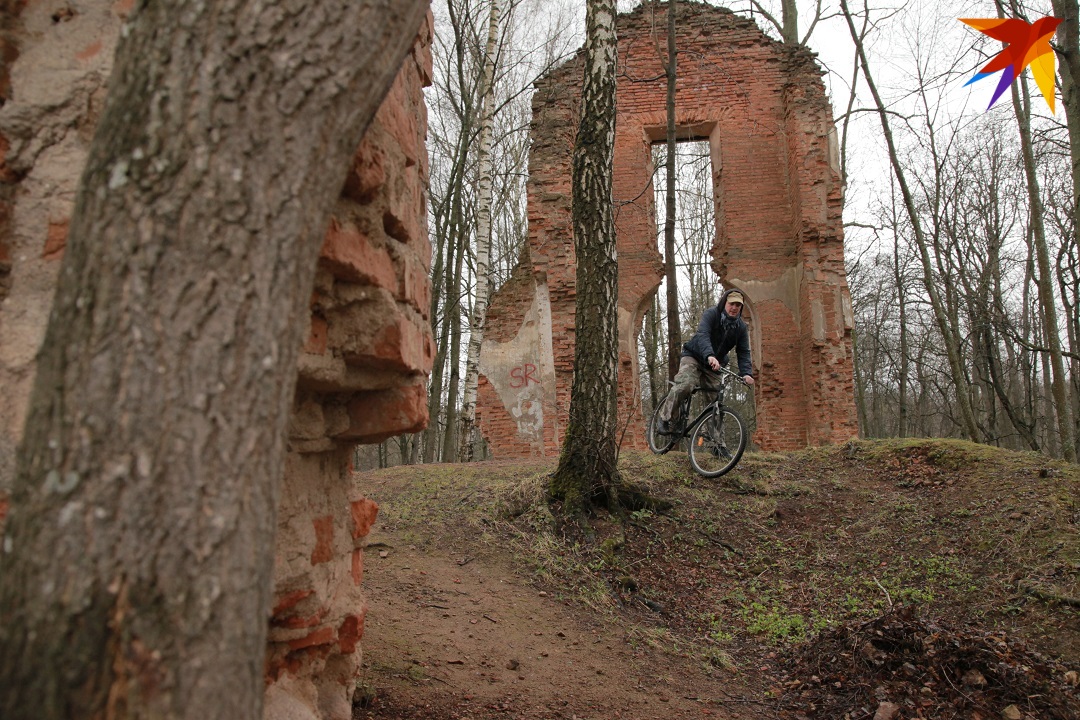 То немногое, что сталось от шикарного дворца Тышкевичей. Фото: личный архив