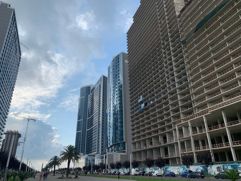 В Батуми много высоток и плотная застройка. Фото: личный архив героев