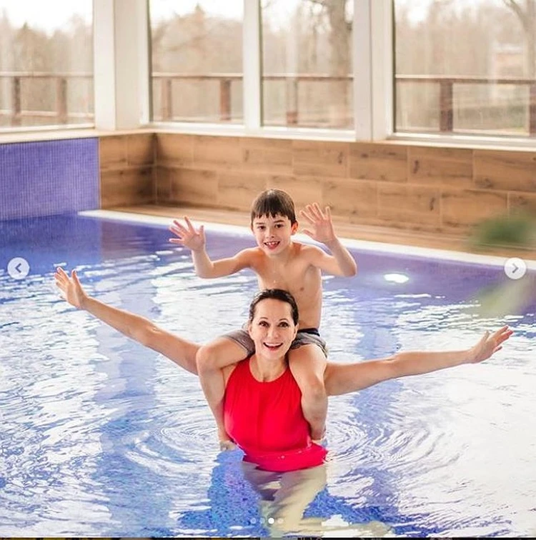 Секс еркектер жалаңаш жопа Порно денеге сурет салу конкурстары