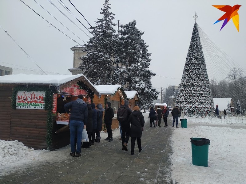 За плациндами в столице выстраиваются очереди на муниципальной ярмарке