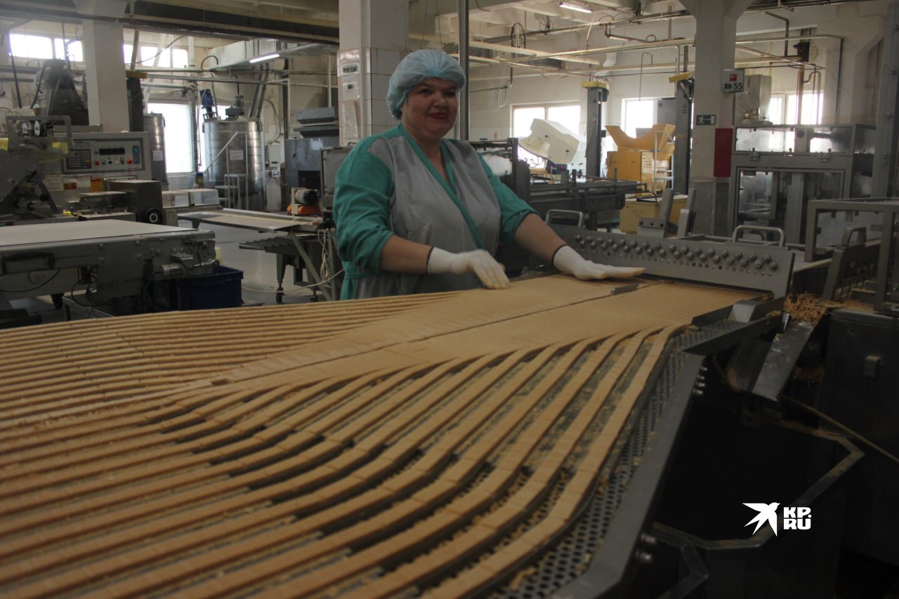 Свердловская фабрика может выпускать до 6 тысяч тонн сладостей в год.