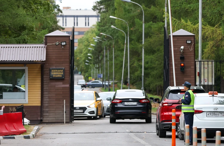 ЧП произошло в четверг в Центральной клинической больнице на улице Маршала Тимошенко. Проверкой происшествия занялся Следственный комитет. Фото: Артем Геодакян/ТАСС