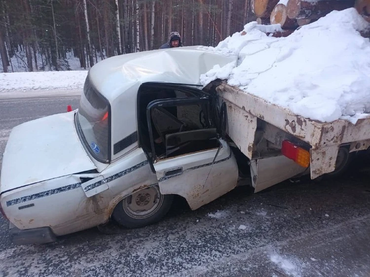 Водитель легковушки погиб в ДТП. Фото: ГИБДД по Свердловской области