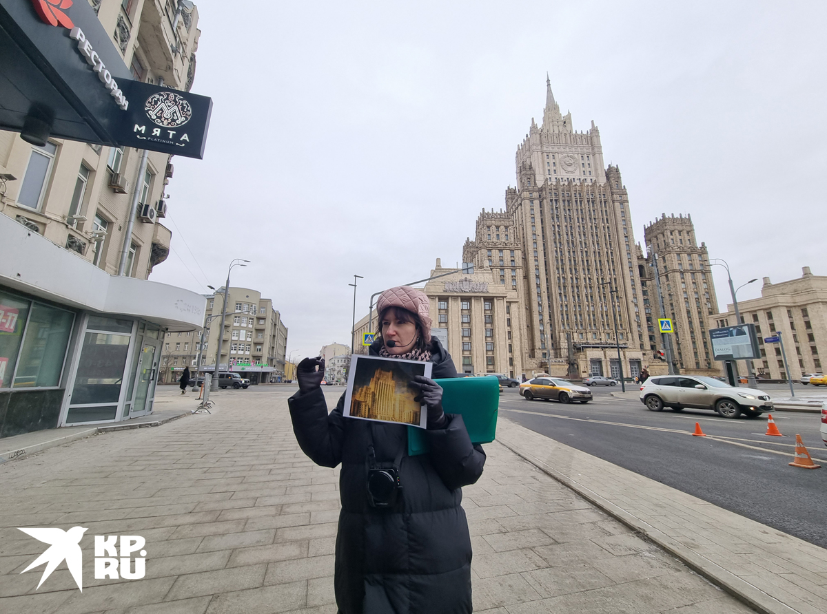 Попасть в МИД можно только с рабочем визитом, а узнать, что здание проектировалось без шпиля – можно на экскурсии