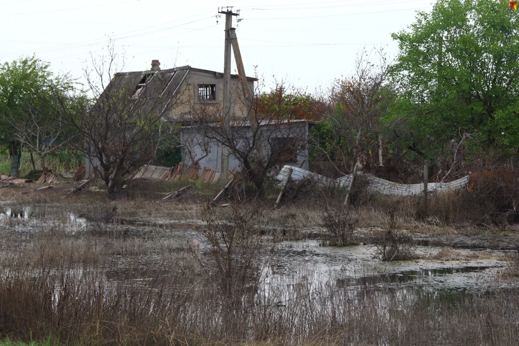 Город Голая Пристань в Херсонской области начал уходить под воду