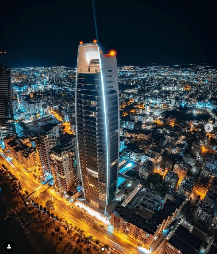 Budova má 37 pater, panoramatická okna s výhledem na moře. Foto: sociální sítě.